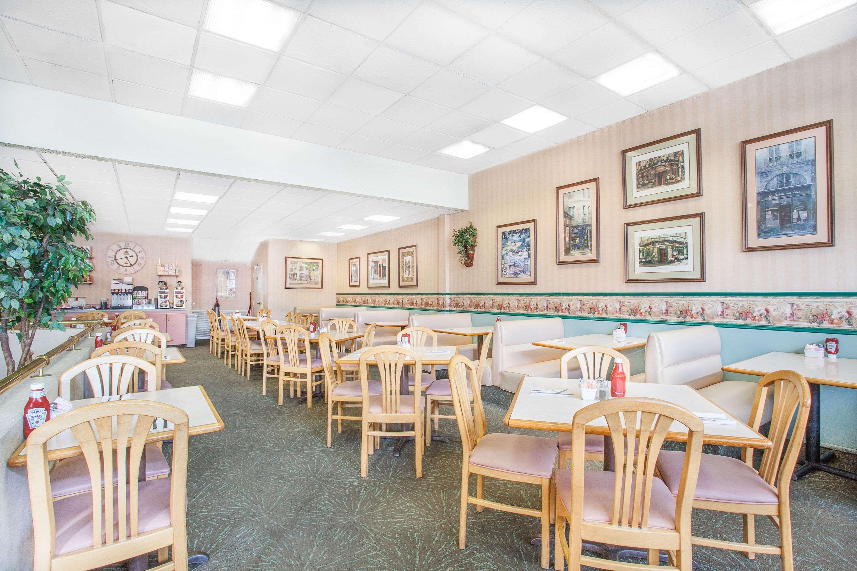 Howard Johnson By Wyndham Atlantic Hotel
