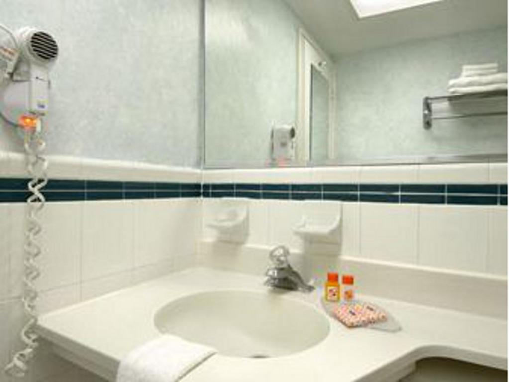 Howard Johnson By Wyndham Atlantic Hotel