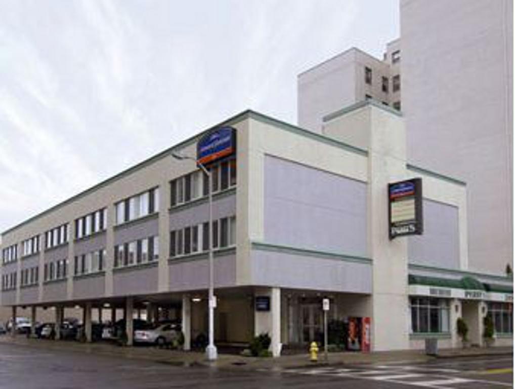 Howard Johnson By Wyndham Atlantic Hotel 2*